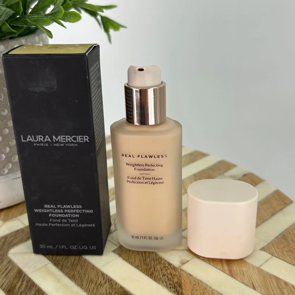 Laura Mercier Real Flawless Weightless Perfecting Foundation 0N1 Silk 1oz New